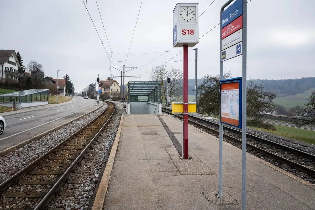 Die Erneuerung und der barrierefreie Ausbau des Bahnhofs Neue Forch gehören ebenfalls zum Bauprojekt. Bahnhof
